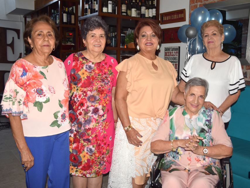 Lucero Ramírez, Cecilia De Casas, Leonor De Azuero, Blanca De Sandino y Maruja Fernández de Giraldo.